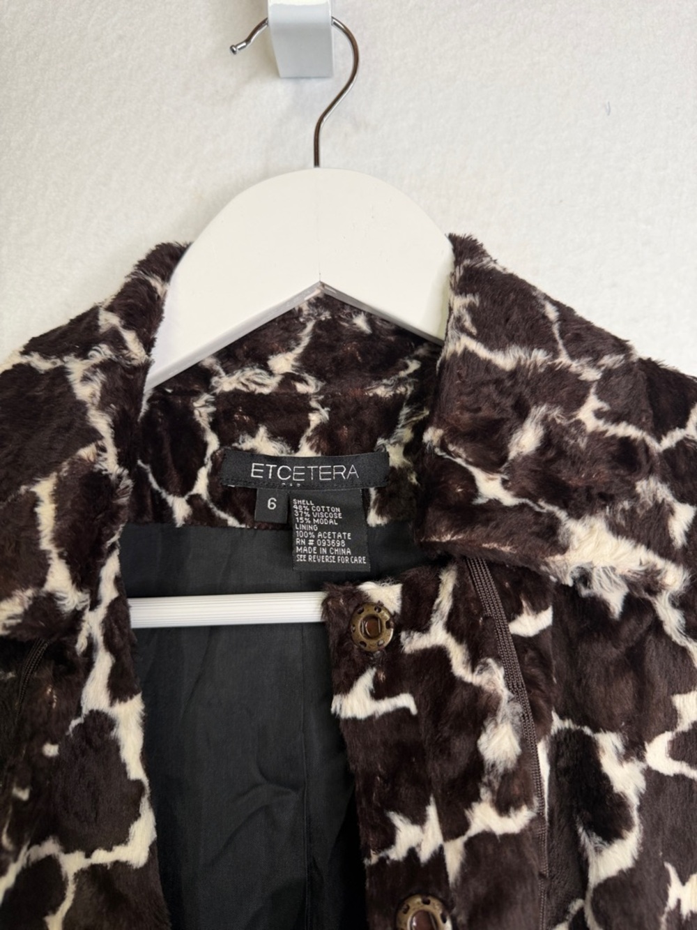 Y2K Women’s Giraffe-Printed Short Hair Fitted Blazer Coat - Picture 4 of 7